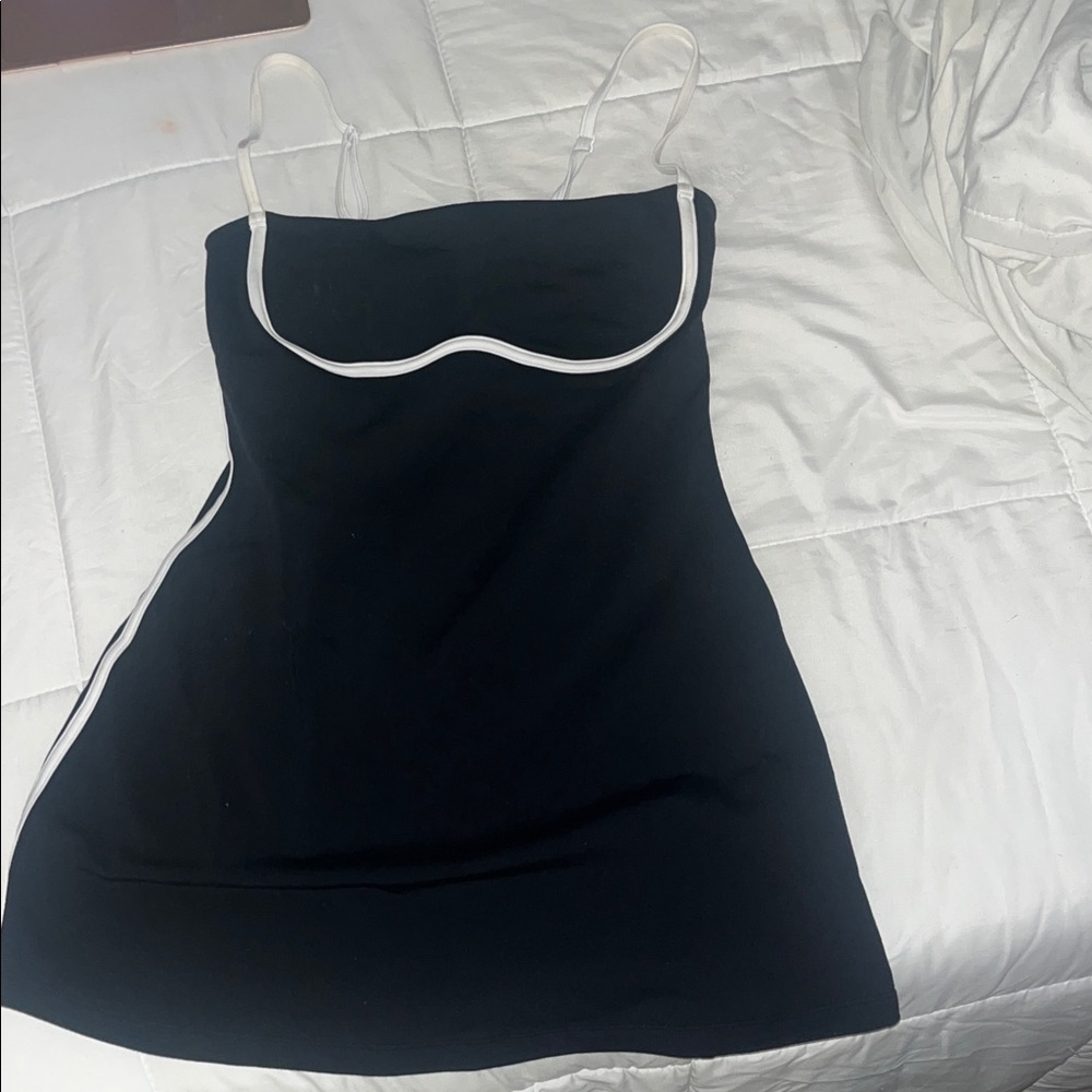ALO Yoga Black and White Apparel